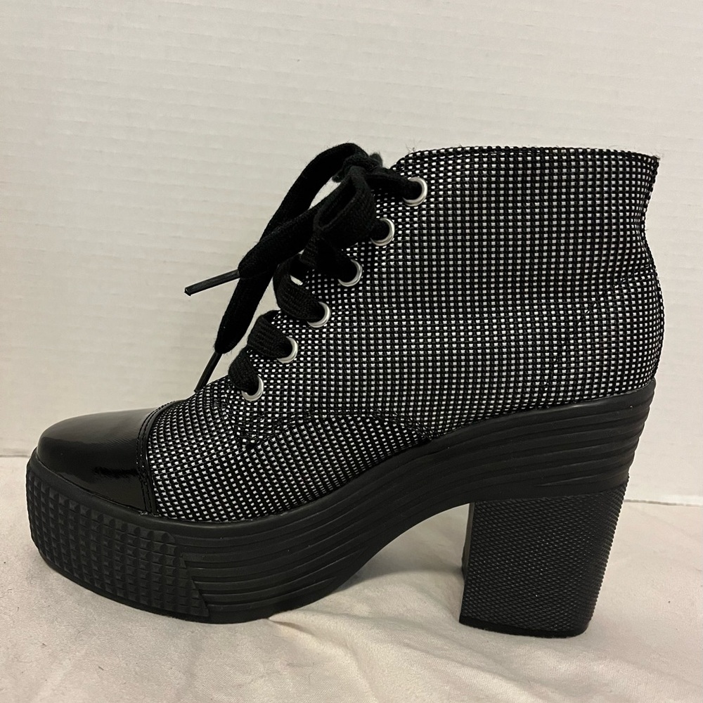 JC Play by Jeffrey Campbell
